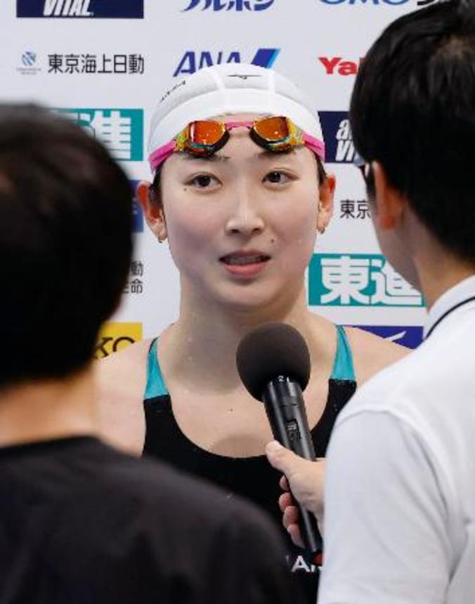 　女子５０メートルバタフライを制し、インタビューに答える池江璃花子＝東京アクアティクスセンター