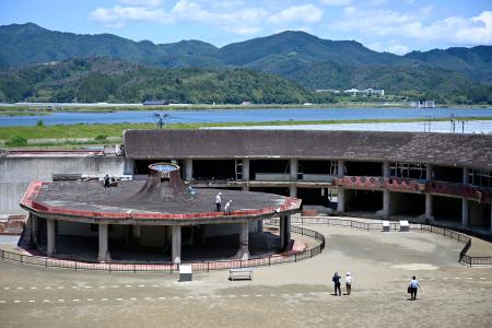 　保全工事が始まった宮城県石巻市の震災遺構・旧大川小校舎＝１１日午前