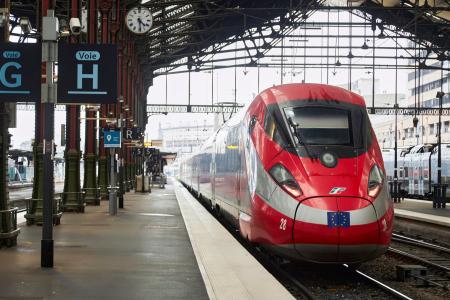 　フランス事業に参入したトレニタリアの列車（ＦＳグループ提供・共同）