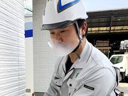 新型コロナウイルスと熱中症の対策として活用されているヘルメット装着型マウスシールド＝岐阜市内