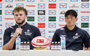 　ウェールズ戦に向けて記者会見する、日本代表のディアンズ（左）と李承信＝ミクニワールドスタジアム北九州