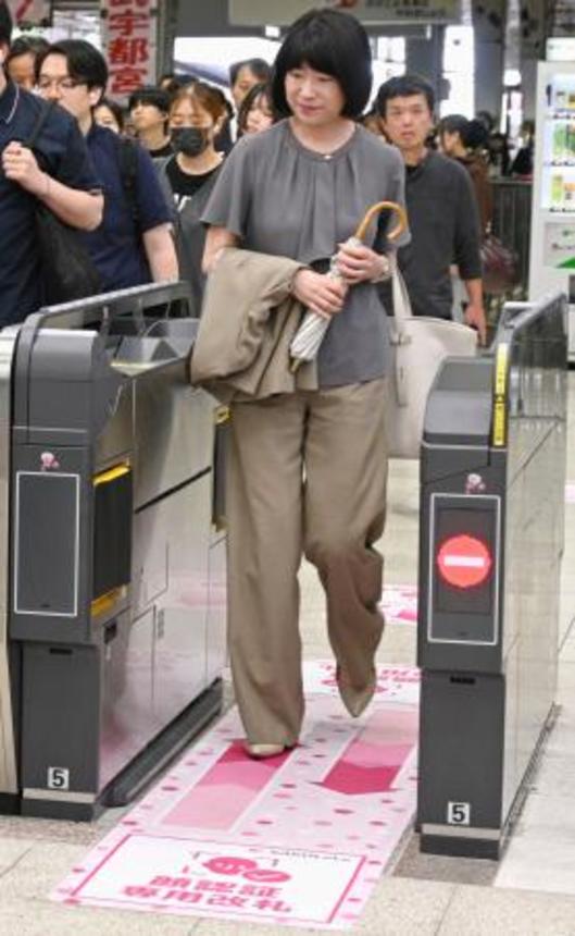 　東武宇都宮駅に導入された顔認証の自動改札機。事前登録した利用者の顔画像と、改札機の内蔵カメラで読み取った顔情報を照合する＝２７日午前