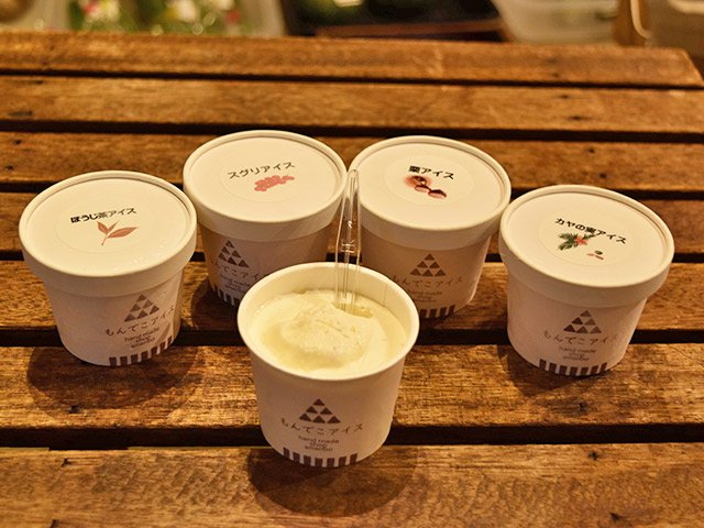 ４種類がそろった「もんでこアイス」＝大垣市上石津町上多良前ケ瀬入会、手作り工房あめんぼ