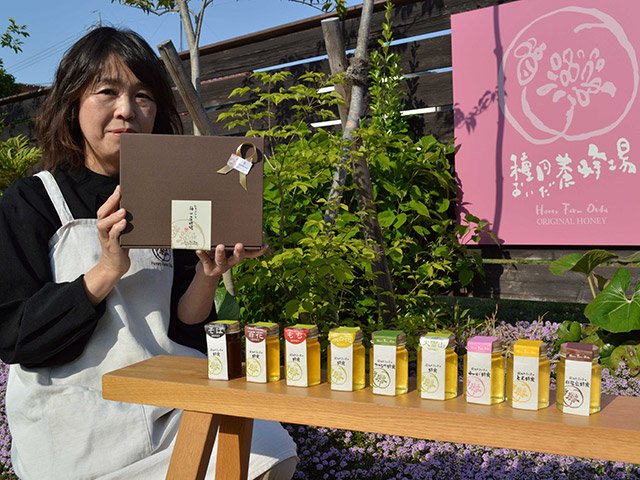 ９種のハチミツを楽しめる「お母さんＴｈａｎｋ９ギフト　グラデーションｈｏｎｅｙ」＝大垣市東前、種田養蜂場