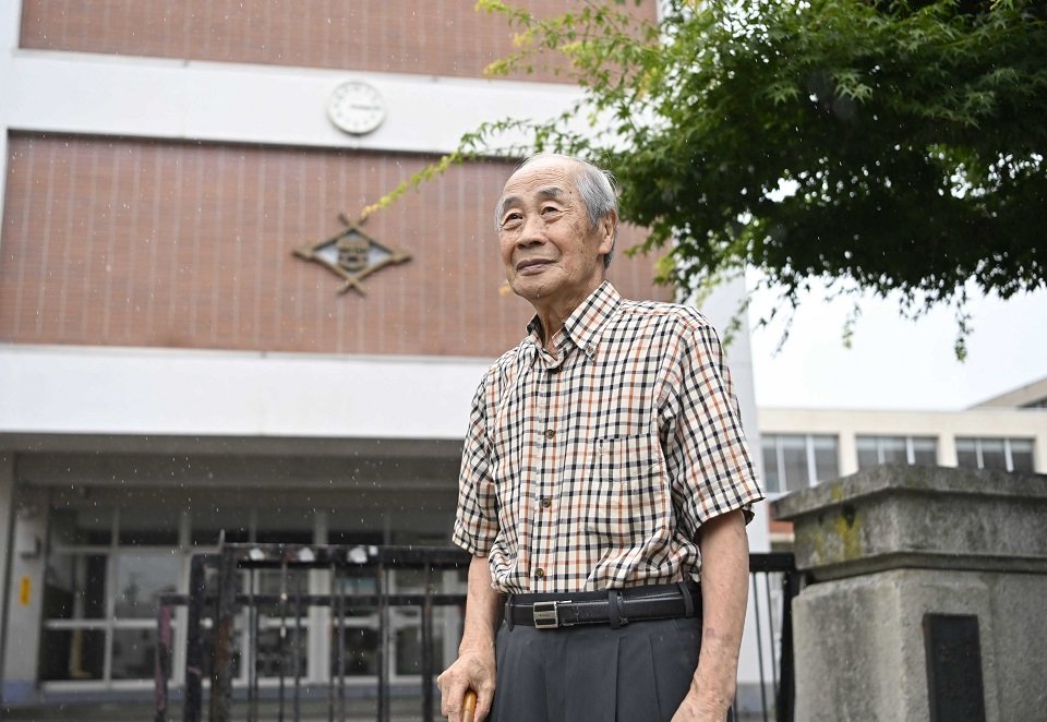 ノッポさんの同級生の内藤吉雄さん＝今月５日、羽島郡笠松町下新町、笠松小学校