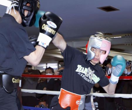 　ＷＢＣバンタム級王座決定戦を前にスパーリングを公開した那須川天心＝１２日、東京都新宿区の帝拳ジム