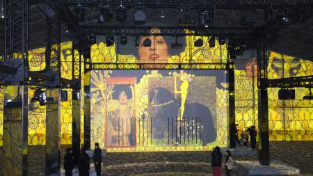 　報道陣に公開された芸術体験イベント「ザ・ムービアム」＝１８日午前、横浜市