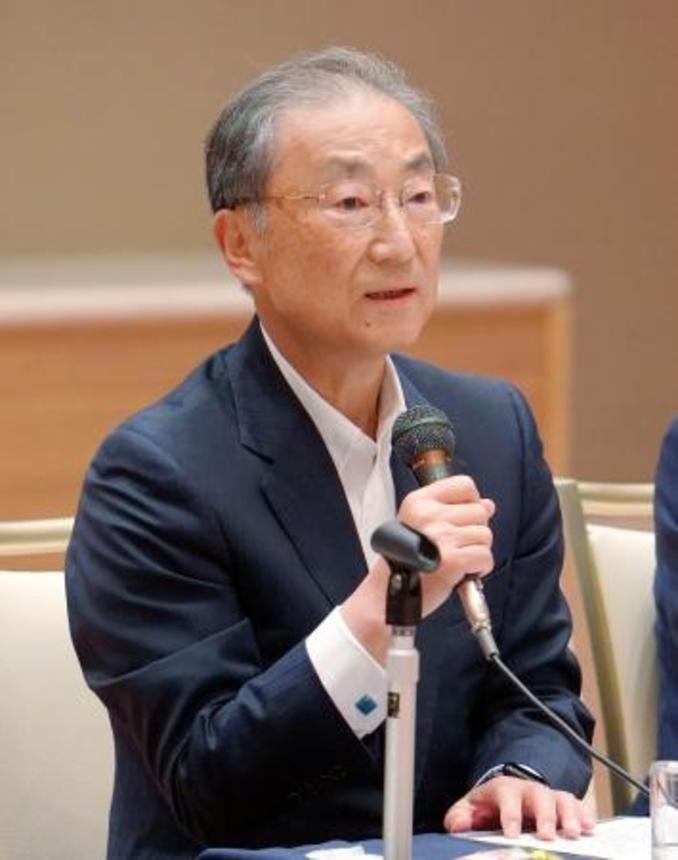 　「三経連経済懇談会」であいさつする北陸経済連合会の金井豊会長＝２８日午前、福島県郡山市