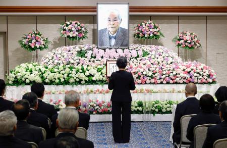 　営まれた岡村勲さんのお別れの会＝１２日午後、東京都千代田区の如水会館