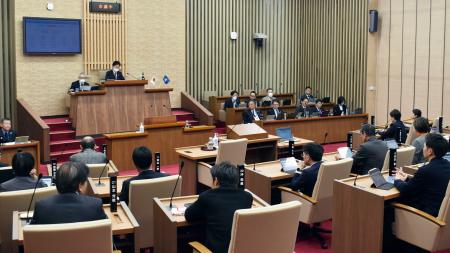 　ＡＴＭ操作時の通話を禁止する条例が可決、成立した三重県松阪市議会＝１７日午後