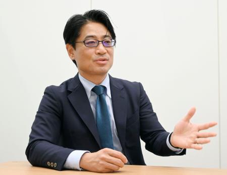 　取材に応じるＫＰＭＧコンサルティングの澤田智輝氏＝４月、東京都内