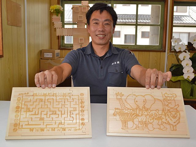 国産ヒノキのパズル「マス屋さんのますぱずる」＝大垣市荒尾町、児玉工業所枡本舗