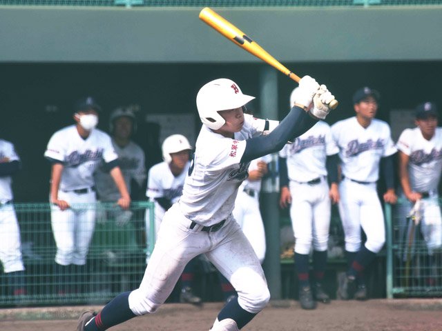 大垣日大×岐阜第一＝８回裏岐阜第一２死二、三塁、同点の２点適時打を放つ福井＝岐阜ファミリーパーク