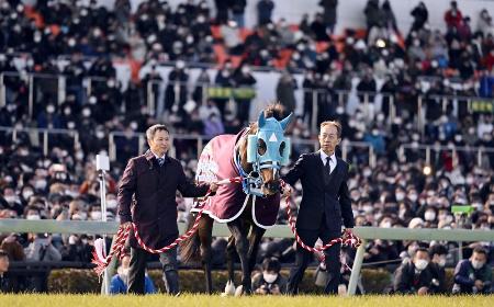 　引退式で観客席の前に登場したオジュウチョウサン＝２０２２年１２月２４日、中山競馬場