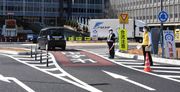 環状交差点「ラウンドアバウト」の通行方法などをＰＲした啓発活動＝岐阜市薮田南