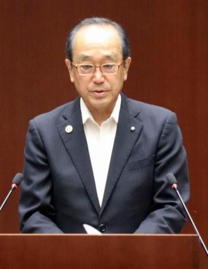 　広島市議会の本会議で市長選への出馬を表明する松井一実市長＝１９日午前