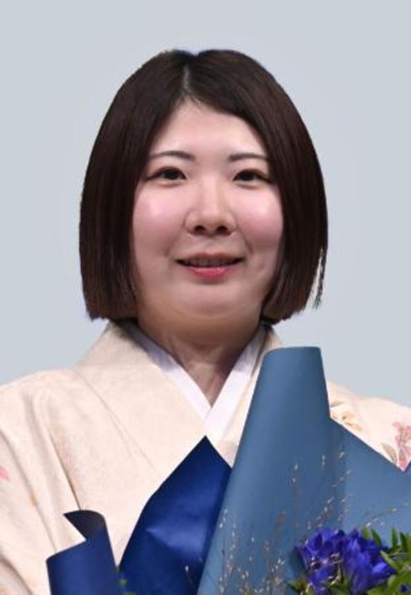 　西山朋佳女流王将
