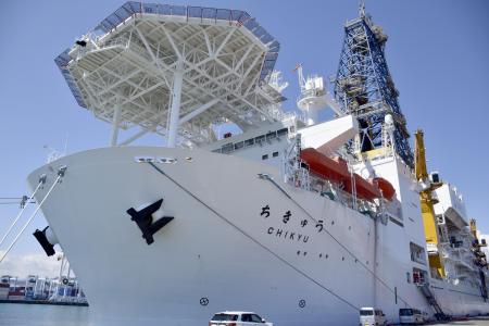 　地球深部探査船「ちきゅう」