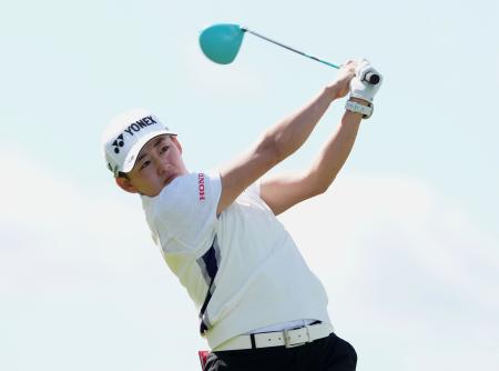 　第２ラウンド、通算４アンダーで２位の岩井明愛＝シービュー（共同）