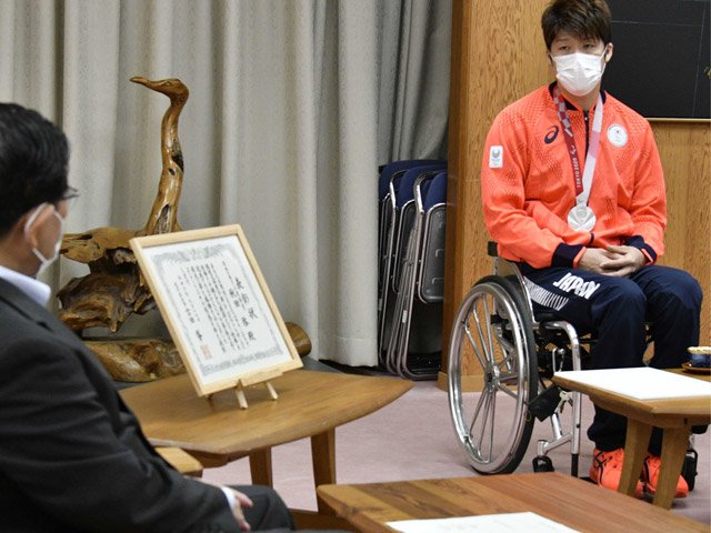 快進撃を繰り広げた東京パラリンピックを振り返る秋田啓選手＝県庁