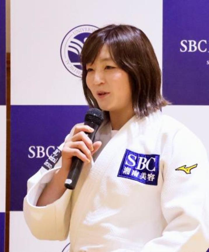　特別講義で話す柔道女子の角田夏実＝１４日、千葉県浦安市